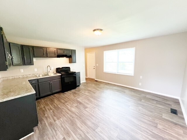 Building Photo - 8753 Routiers Ct