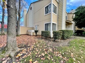 Building Photo - 1661 Pyrenees Ave