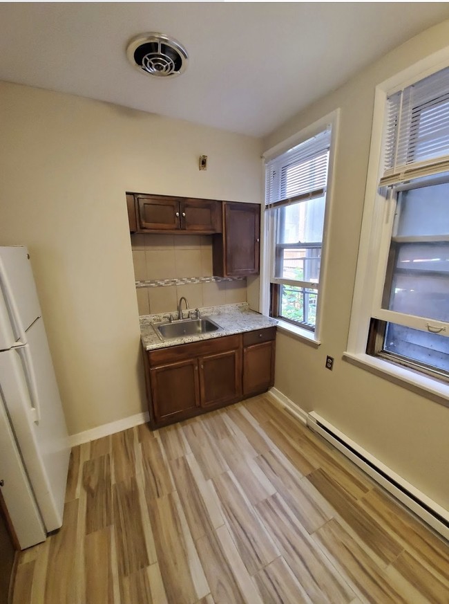 Building Photo - 715 Moravian Way