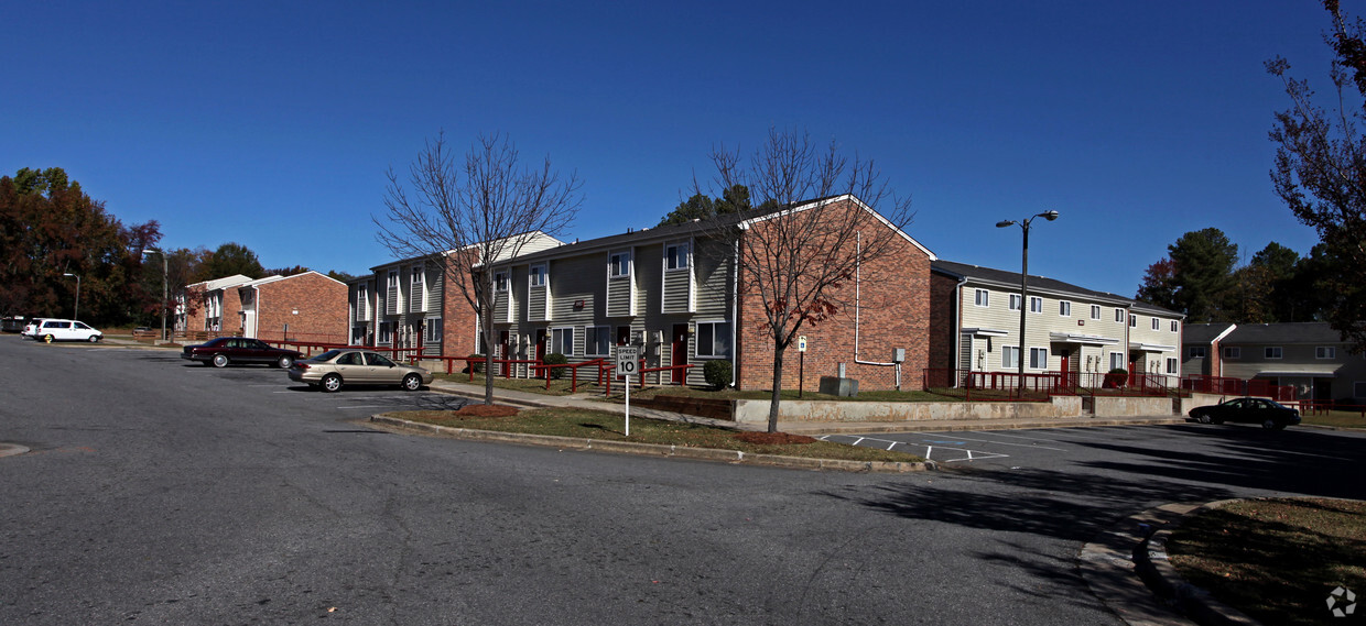 Building - Northcross Townhomes