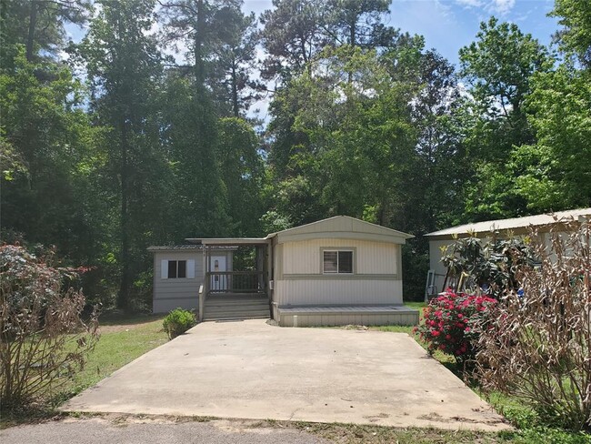 Building Photo - 886 Queenswood