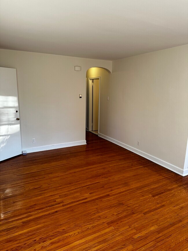 Building Photo - 526 Glen Echo Rd