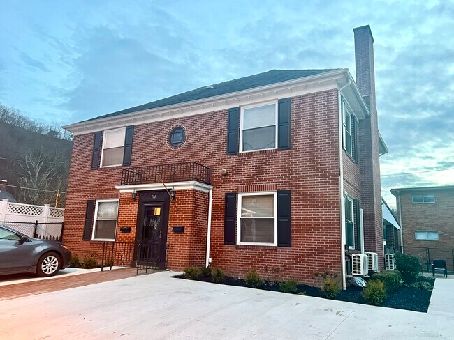 Exterior - Edificio de apartamentos de 5 unidades - 116 Cumberland Ct