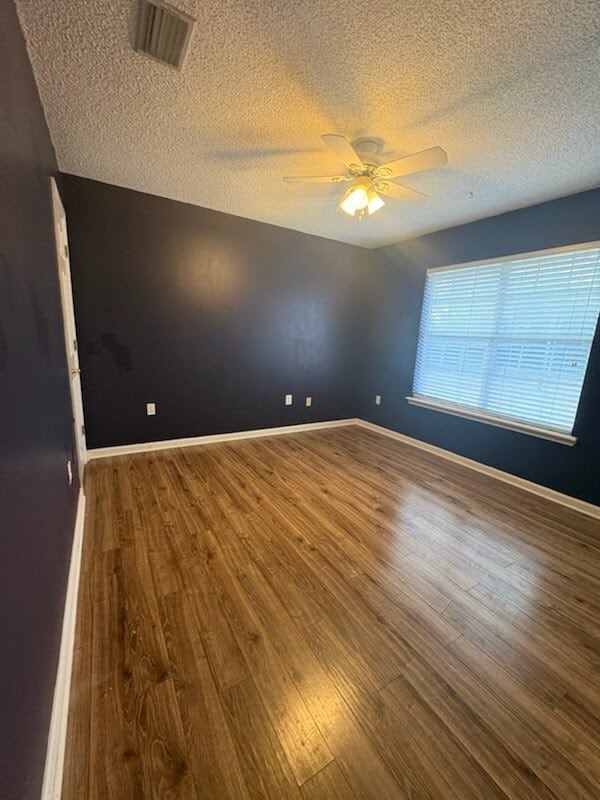 Foto del edificio - 4119 Clay Dr