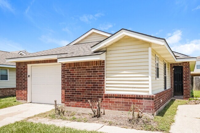 Foto del edificio - 7706 Ellis Dr