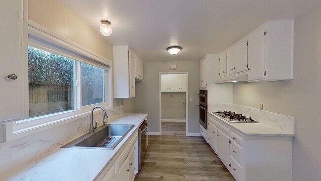 Foto del edificio - 6121 Trinette Ave