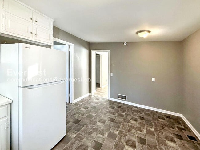Building Photo - 937 Hickory Dr