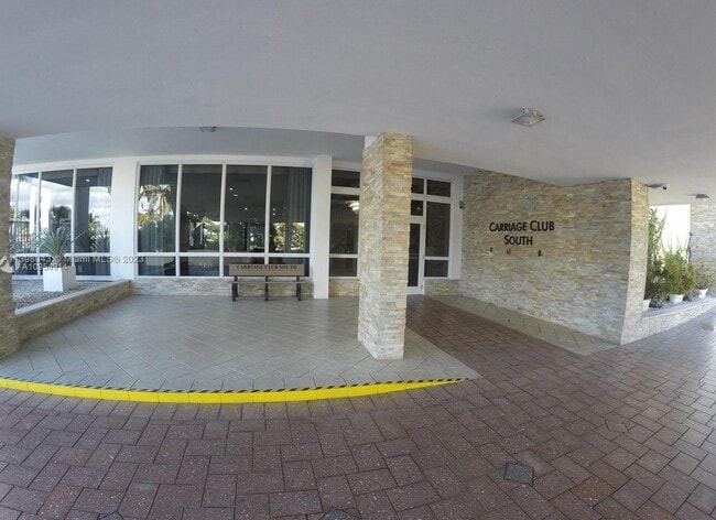 Building Photo - 5001 Collins Ave