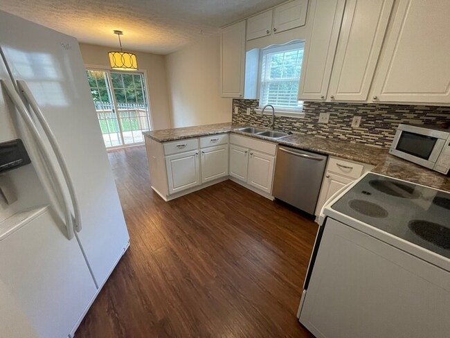 Building Photo - 4BD/2BA Single Family Home