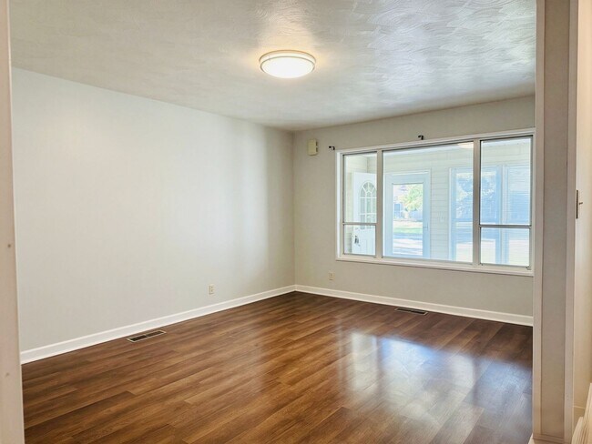Building Photo - 924 Princess Dr