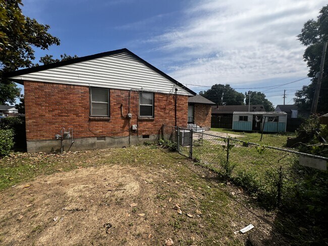 Foto del edificio - 1023 N Mendenhall Rd