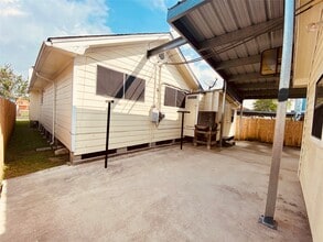 Building Photo - 611 Bolster St