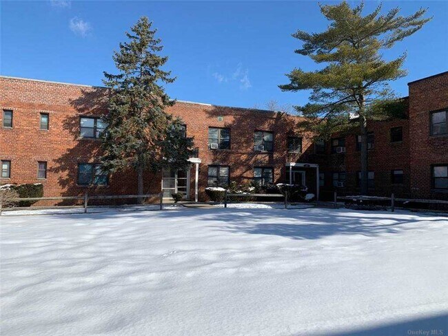 Foto del edificio - 100 Division Ave