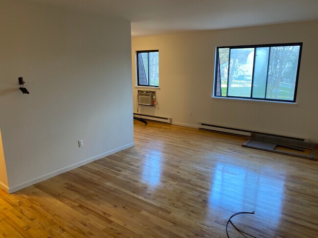 Living room - 116 Hamburg Turnpike