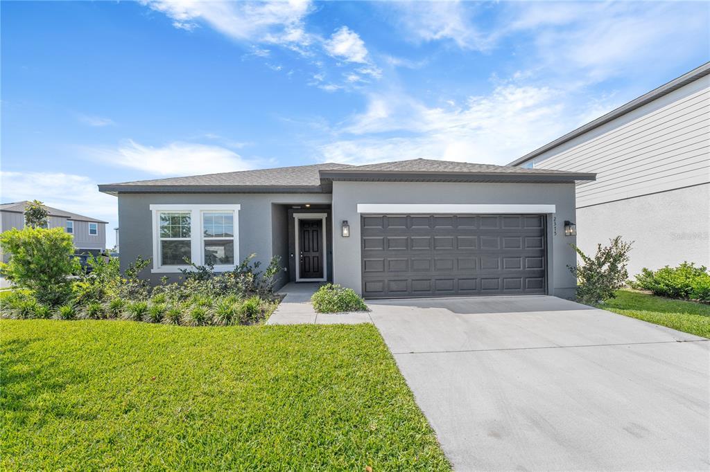 Foto principal - 2375 Lancashire St