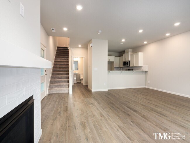 Building Photo - 3 Bedroom, 2.5 Bath 2021 Build Townhome In...