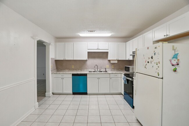 Building Photo - 773 Melissa Dr