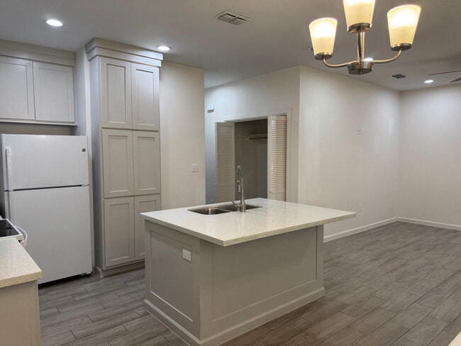 Foto del edificio - 2330 Summit Rd