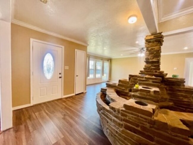 Foto del edificio - 4 bedroom 3 bath