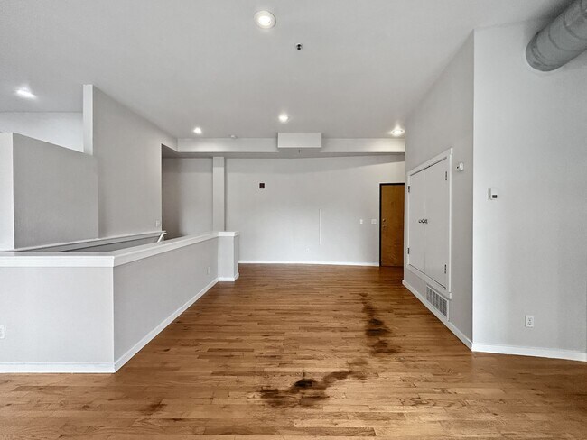 Building Photo - $0 DEPOSIT OPTION. 2 BED 2.5 BATH CONDO AT...