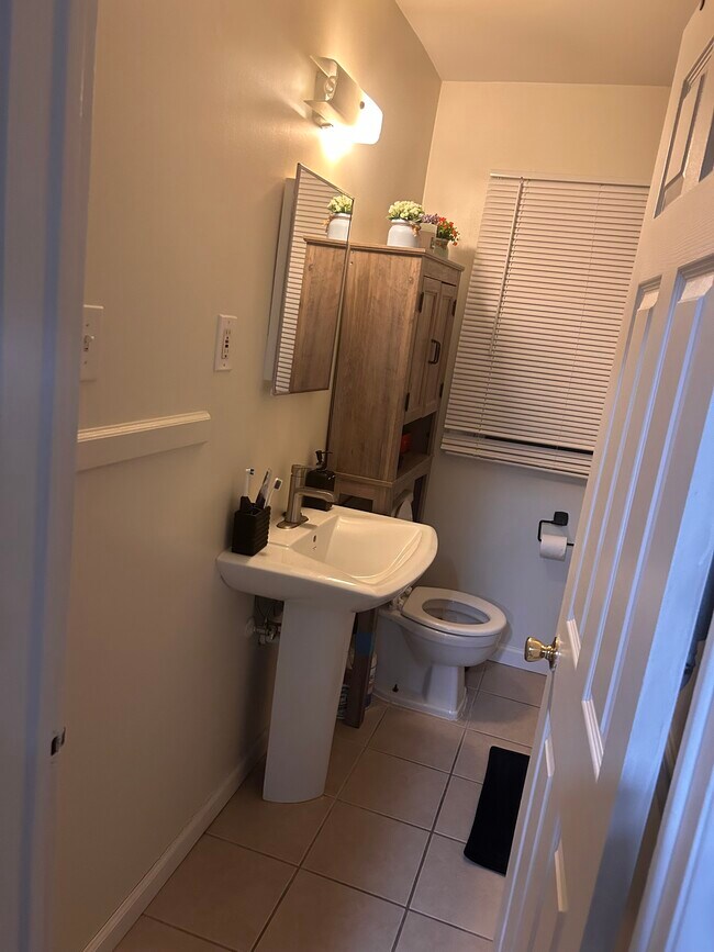 Foto del edificio - 1720 Browning St