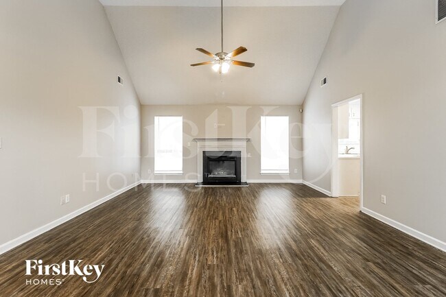 Building Photo - 120 Kent Dr