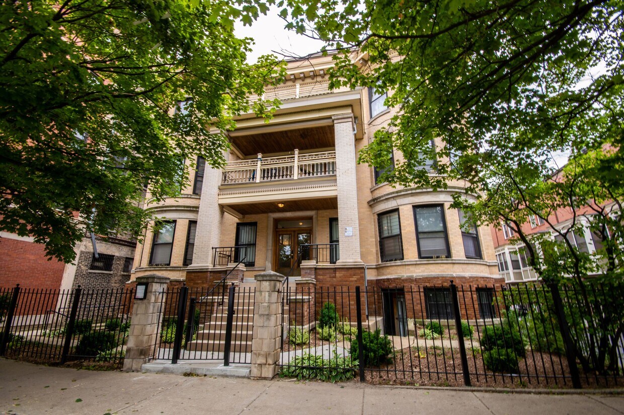 845 W. Sheridan Apartments in Chicago, IL