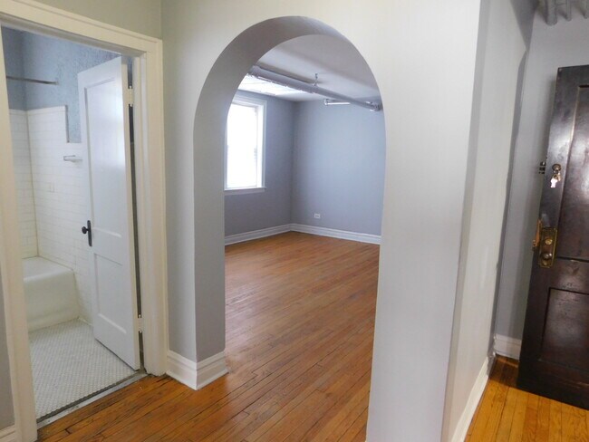 Building Photo - 7151 S King Dr
