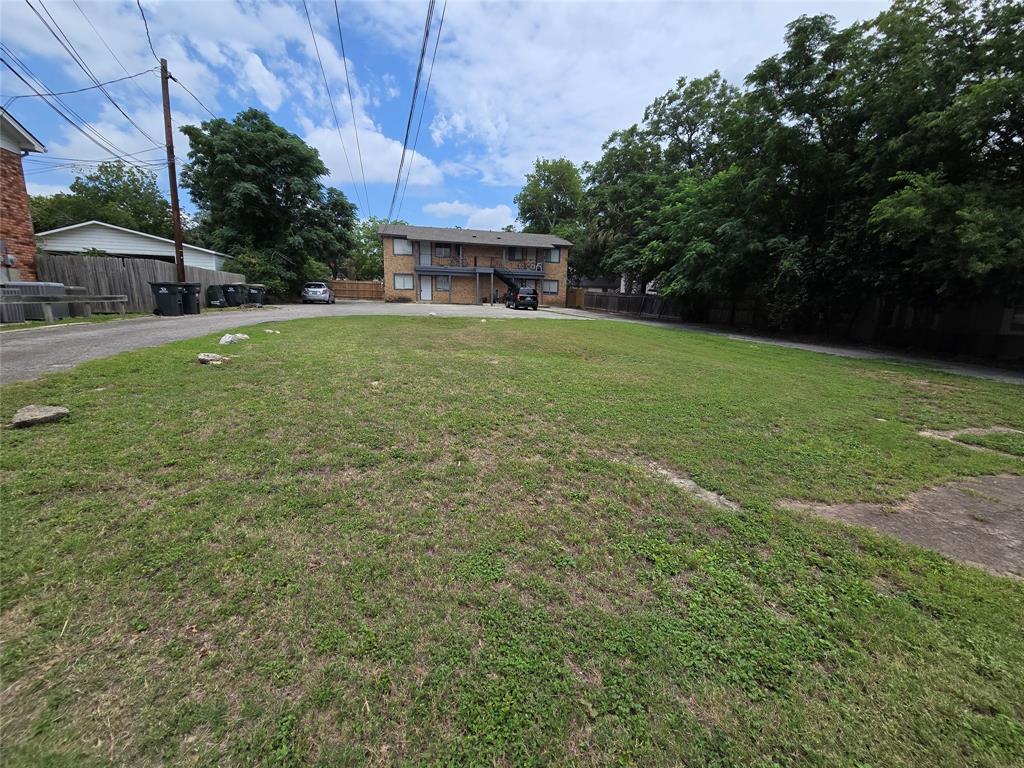 Primary Photo - 530 W Hopkins St