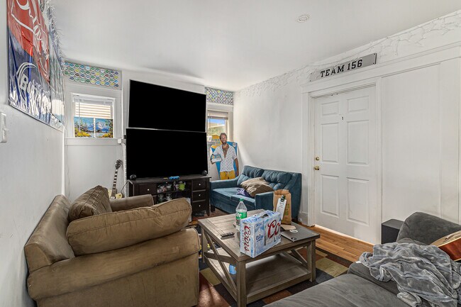 Foto del edificio - 811 Sybil St