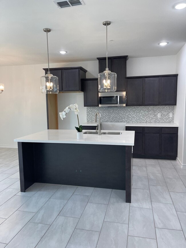 Building Photo - 9923 Bijan Dr