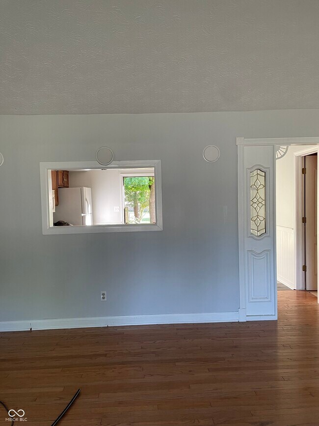 Foto del edificio - 975 Maple Grove Dr