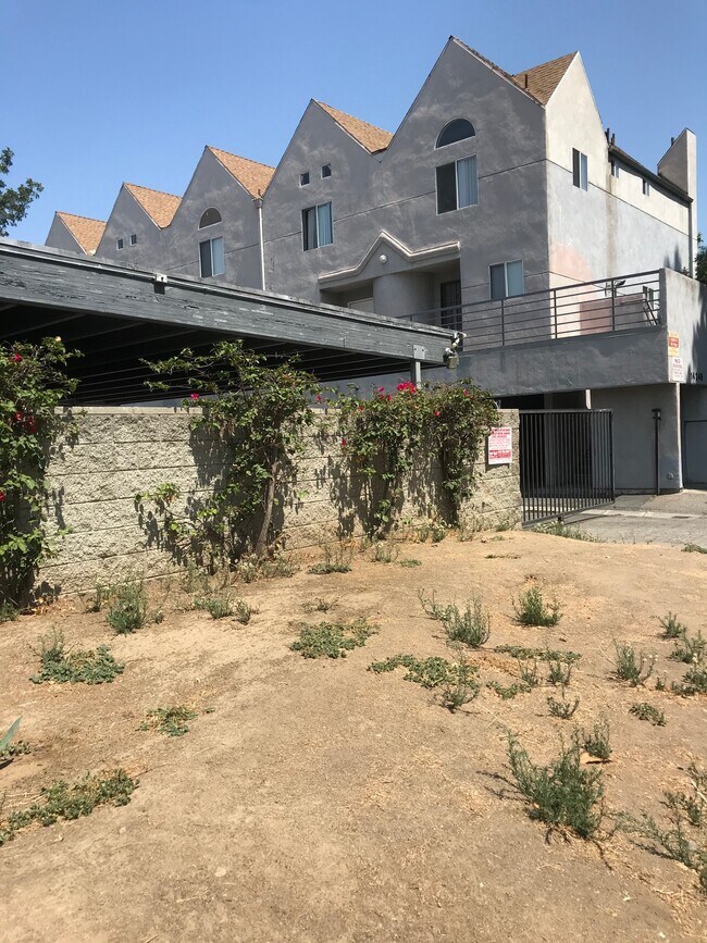 Foto del edificio - 14249 Friar St
