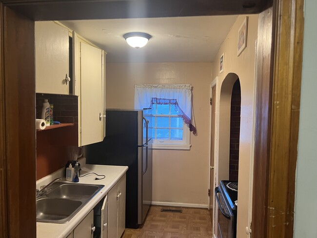 Building Photo - 667 Highland Ave