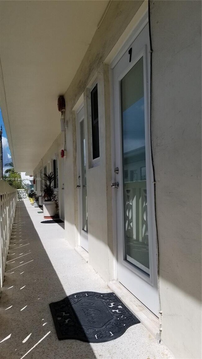 Building Photo - 944 Meridian Ave