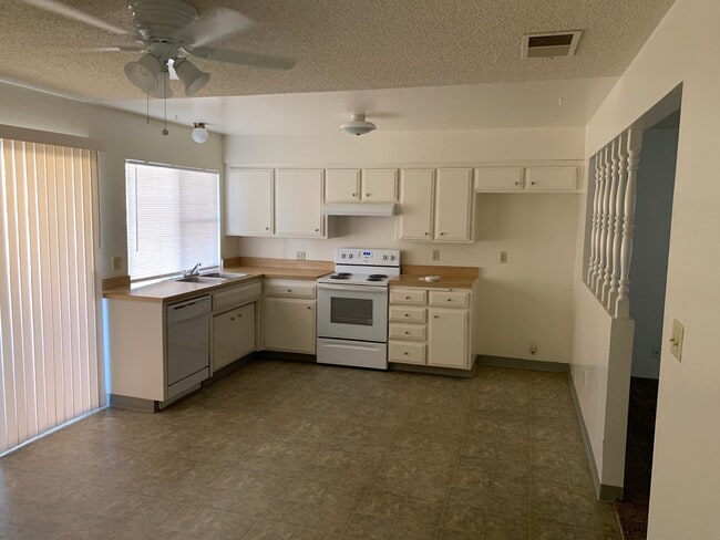 Building Photo - 3013 N Half Moon Dr