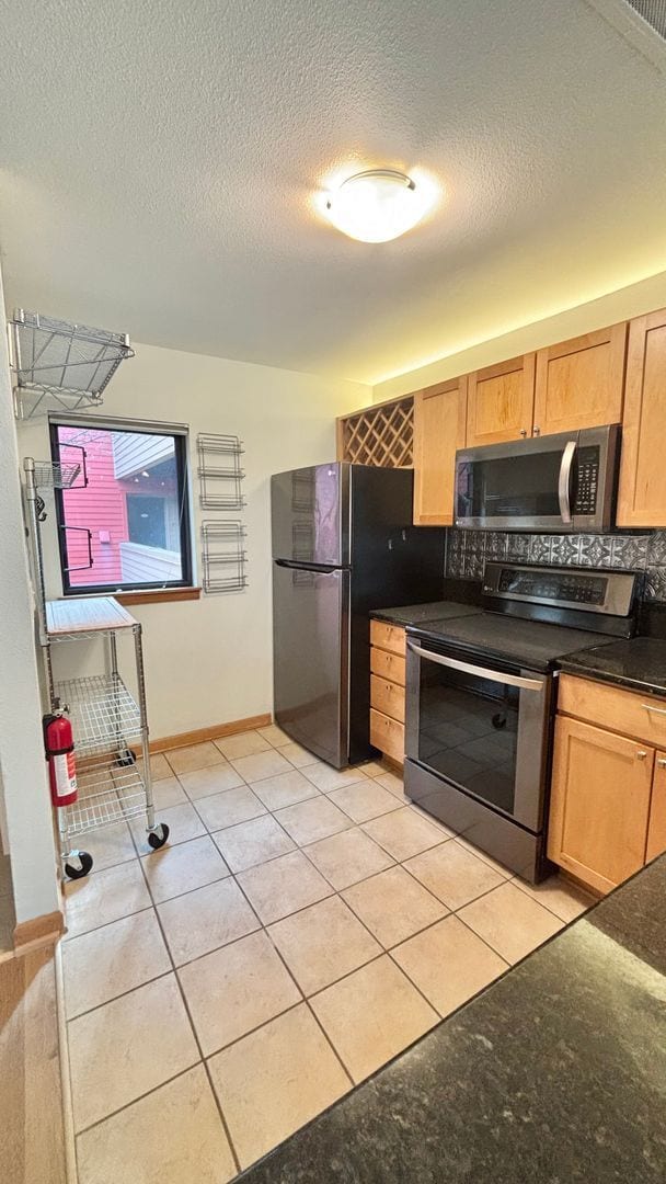 Building Photo - Spacious 2BR/2BA Condo – 1,086 SF + Parking + River Views | NW Portland