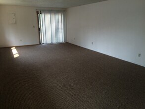 Building Photo - 1202 N Willow St