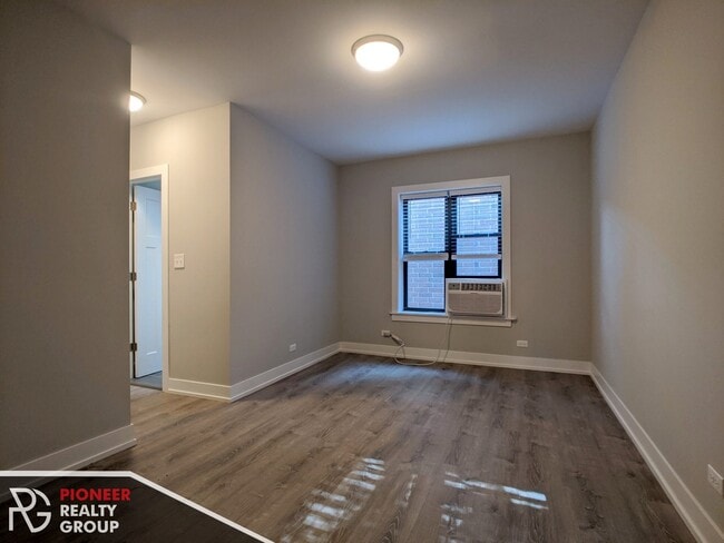 Building Photo - 437 W Belden