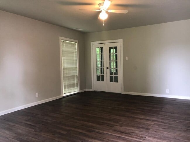 Building Photo - Move in Ready in Central Houston, 2 Bed/1 ...