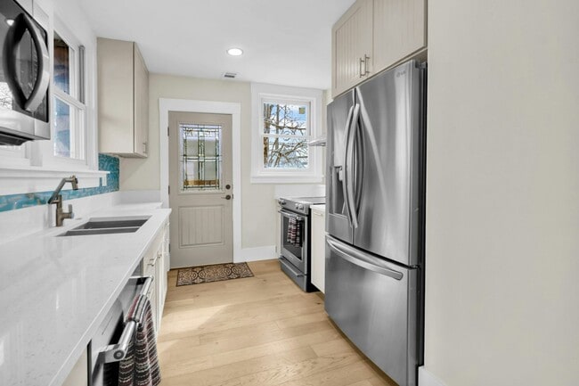 Foto del edificio - 2738 Pine St