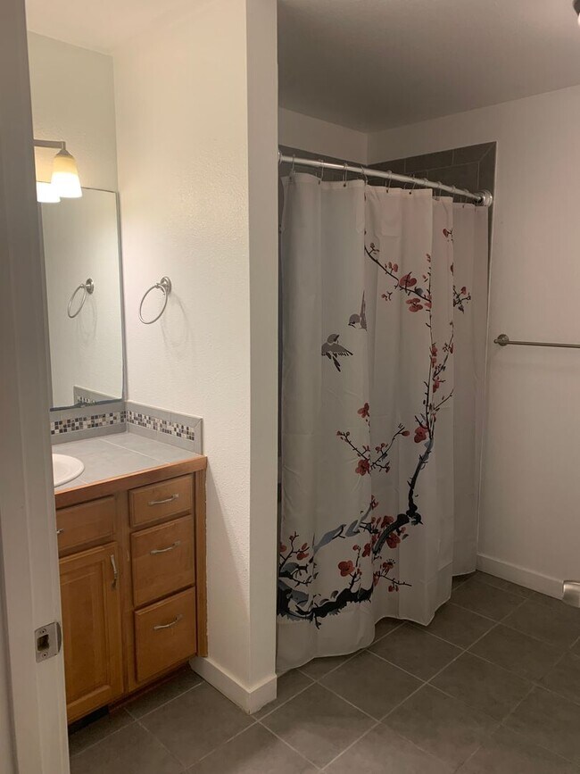 Foto del edificio - Puyallup Condo