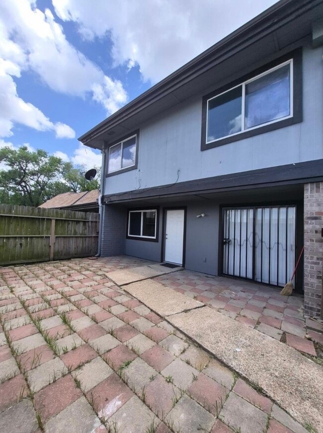 Building Photo - 738 Coolwood Dr