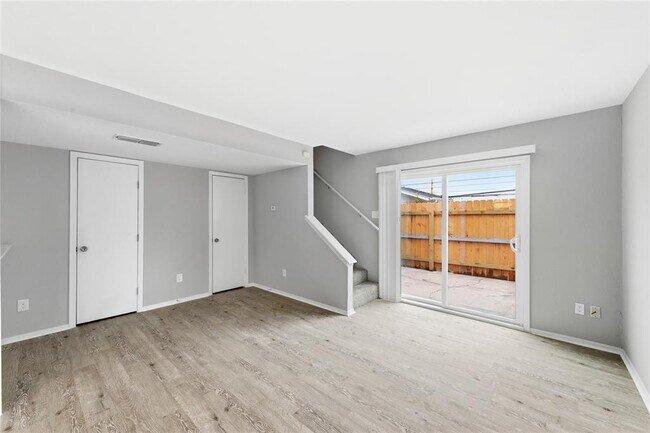 Foto del edificio - 2618 Ektom Dr