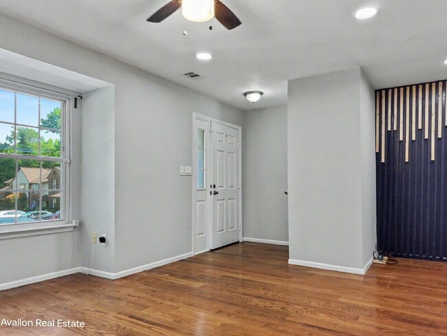 Building Photo - 102 Appletree Ct