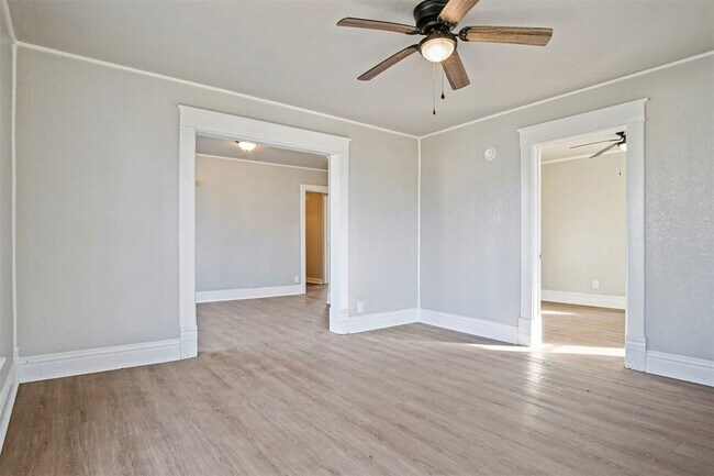 Foto del edificio - 907 N McKinley Ave