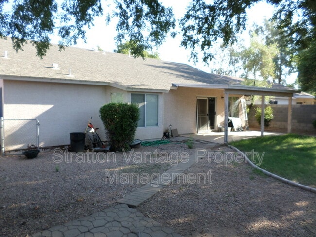 Building Photo - 2341 E Derringer Way