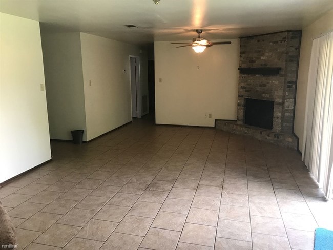Building Photo - 3 br, 2 bath House - 1413 Holik Dr 1413 Holik