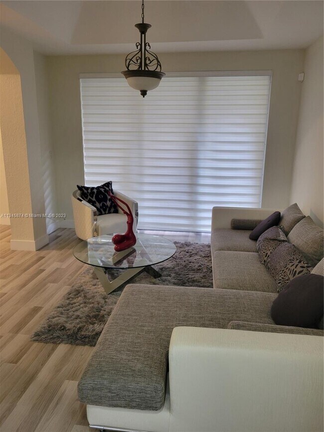 Foto del edificio - 8306 NW 143rd Terrace