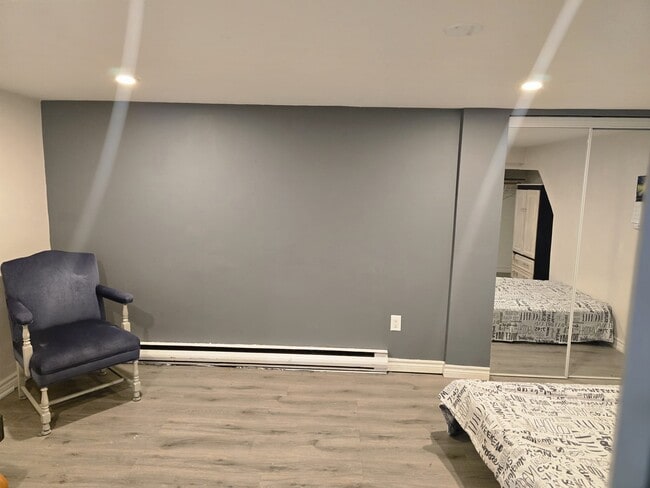 Building Photo - 46 Lippincott St W